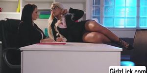 MILFs loves licking their pussy in the office