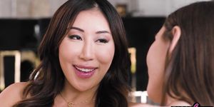 Strapon Anal Fuck Of Nicole Doshi By Manhandling Lesbian Maya Woulfe