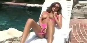 Amy Ried strips off her tiny pink bikini (Amy Reid)