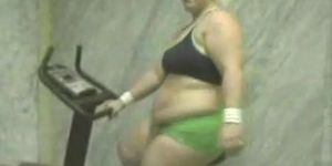 BBW chick working out
