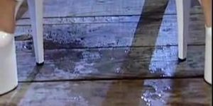 Piss: Group pissing one