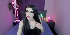 Beautiful Tranny Showing Her Sexy Body On Cam
