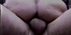 Loirinha rabuda linda e gostosa gemendo e gozando dando a bucetinha e o cusinho bem gostoso