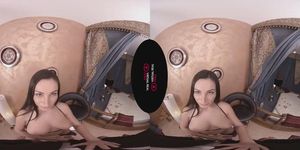 Cl051ng Th3 D34l (Alyssia Kent)