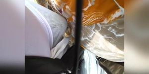 Groping Mature women madura vestido de tela de ...