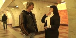 Guy picks up mature woman and successfully fucks her