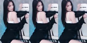 Beautiful Chinese girl's sexy dance