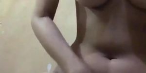 Uhaw na uhaw si ate. Kaya panay ang jakol.