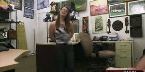 Cute and blonde chick selling her set of firearms gets fucked