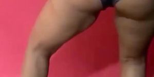 Big Ass Twerking In Shorts