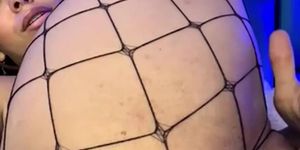 HORNY TEEN CLOSE UP SQUIRT