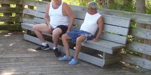 Gordito se la mete a abuelo en publico
