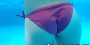 Gros seins a la piscine  Big tits at pool