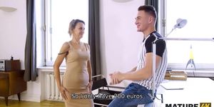 MATURE4K. Mature knows nothing about IT so she easily agrees to have sex