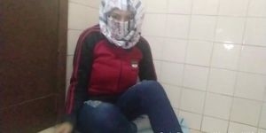 Arabian Muslim Mother ??????? ????? ??? Masturbates Squirting Pussy On Live Webcam Instead Of Praying (Arab Mom)