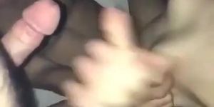cuckold koca karisini siktirirken bi yandan sakso cektiriyor