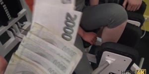 HUNT4K. Cute girl instead of training has sex in gym (Cute_Amateur, Linda Sweet)