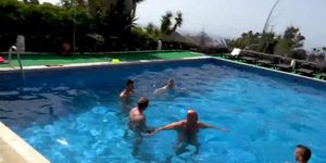 Wild pool summer orgy (Daisey Lee, Daisy Lee, Jarushka Ross, Lady Bug, Wendy Moon)