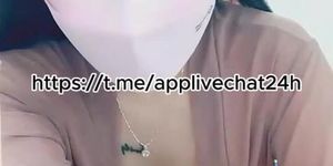 em gái xem hoa trên ng?c trái 7-3