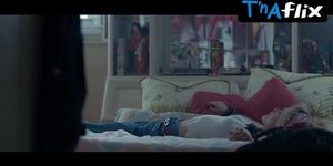 Elena Kampouris Sexy Scene  in Shoplifters Of The World