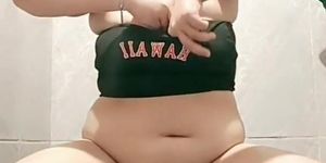 Biduan dangdut colmek di toilet umum
