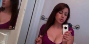Pretty Babe Show Her Boobs On Cam