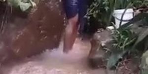 Sri Lanka Grils Bathin