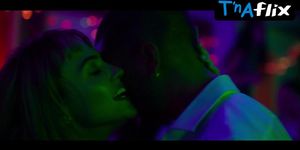 Violett Beane Sexy Scene  in Death And Other Details