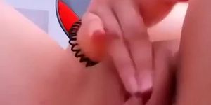 Student rubs her meaty pussy