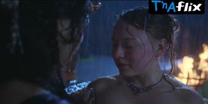 Josie Totah Lesbian Scene  in The Buccaneers