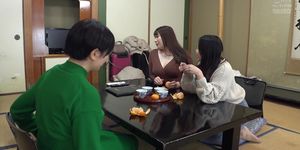 I Was Sandwiched Between My Mother&#'S Busty Mother Friends At A Mixed Bathing Hot Spring And Made A Toy P1 (Daryn Lee)