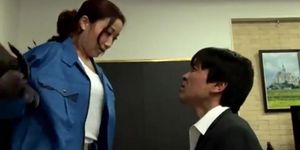 Descubro que el Sadomasoquismo es lo mío y humilló a mo jefe (La verga, Yu Kawakami)