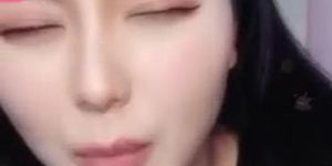 Chinese girl talking about sex experience on cam