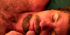 Mature straight bear dilf gets a facial