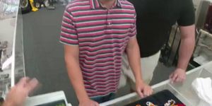 Straight amateur hunk posing for gay pawnbroker (Hiddencam___)