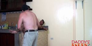 Horny mature gay guy stuffs a young skinny twink in the ass (Daddy Dick)