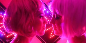 Sexy Lesbian Kiss