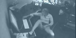 Bloond Tenn Masturbate on the desktop !