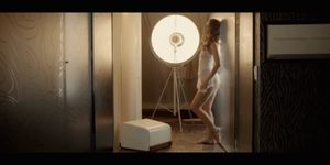 Veronika rubbing the button brutally hot (Erica Lightspeed)
