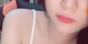 Vietnamese Cute Woman Sexy Dance Webcam Live Streaming Not Naked Video