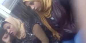 blind reaction for muslim girls on bus - Tnaflix.com
