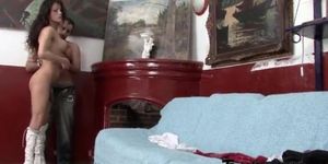hot babe moves her ass.mp4
