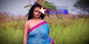 Desi lady in a braless saree posing outdoor