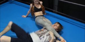 Teen Headscissor in Yoga Pants
