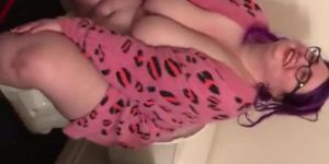 Fat goddess has to pee (Fatpussy)