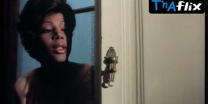 Raquel Evans Breasts Scene in Emmanuelle Y Carol (Evelyn Carson)