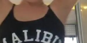 Periscope girl dancing
