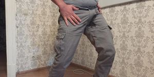 Desperate pee in my jeans. Cannot keep it more!