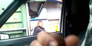 A la vieja le agrada mirar mi polla