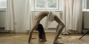 Defloration of sweet chick juicy muff and rubbing